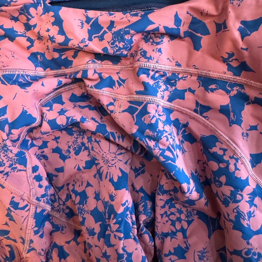 Lululemon Final Lap Crop - Size 12 - Picture 10 of 15